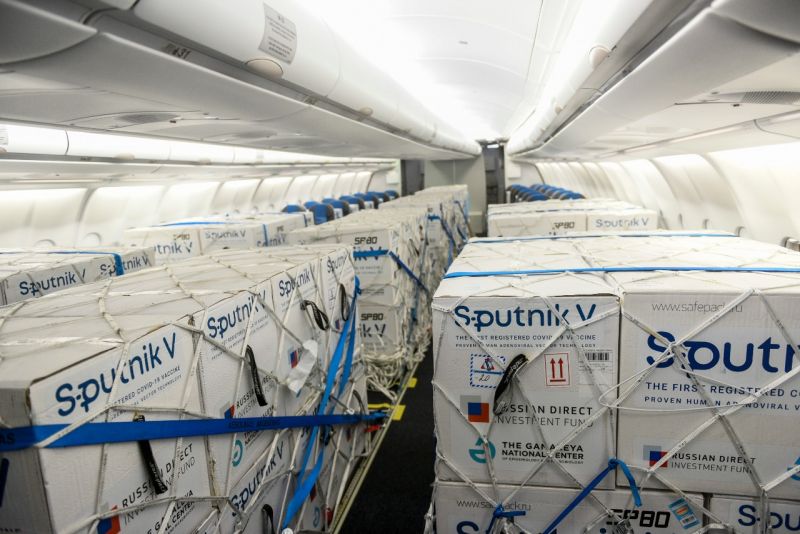 Coronavirus: Arribó a la Argentina el 12º vuelo con una partida de 800 mil dosis de Sputnik V
