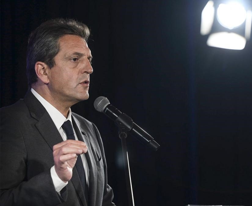 Massa, a las petroleras: «Si el martes a la noche no está resuelto, no van a poder sacar un barco»