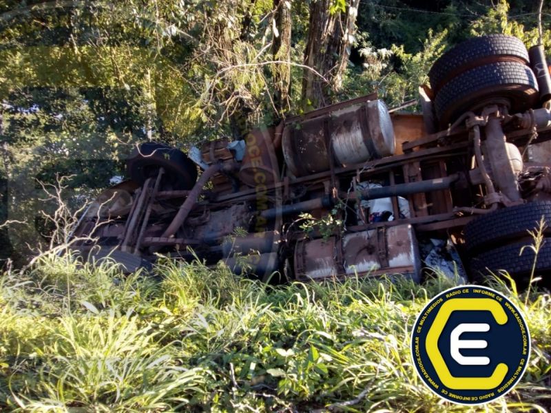 MISIONES – Cnia. Victoria: Conductor brasileño perdió la vida al despistar su camión y volcar en un barranco