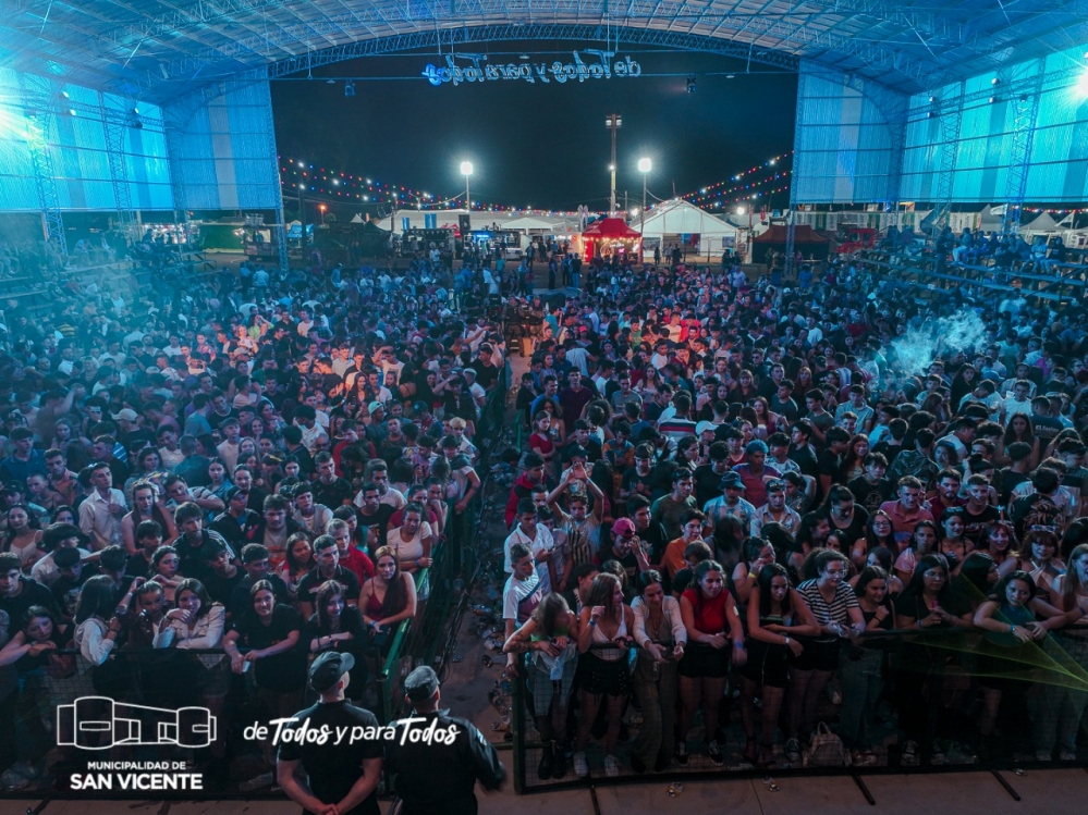 La juventud tuvo su noche a todo brillo en la XXXVII Fiesta Nacional de la Madera