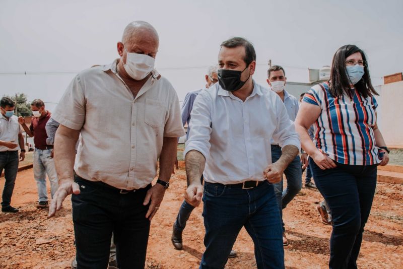 Puerto Iguazú: Herrera Ahuad entregó viviendas, anunció obras y se refirió a la apertura de pasos internacionales