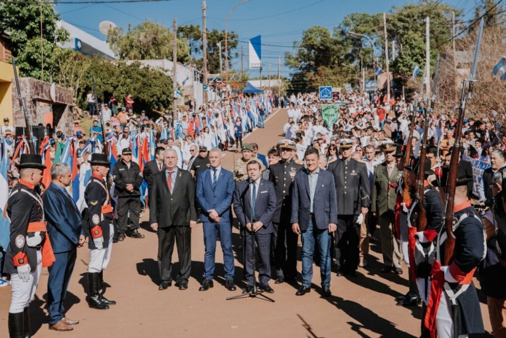 Misiones: Herrera Ahuad encabezó el Acto en conmemoración de la Revolución de Mayo, en la localidad de San Pedro – Fotos de la celebración en San Vicente