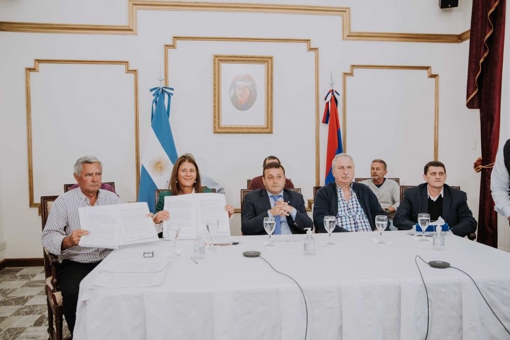 Herrera Ahuad acompañó firma de convenio «ejemplificador» entre Energía de Misiones y CEUROSP