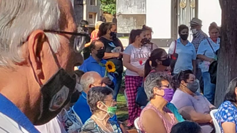 El Gobernador Herrera Ahuad se salió de su agenda y asistió a la misa por los Fieles Difuntos