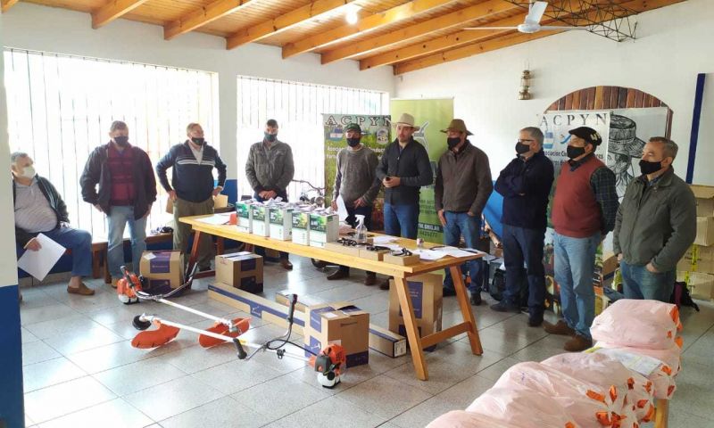 Entrega de herramientas en San Pedro y Andresito - Se amplía el Servicio de Extensión Yerbatero
