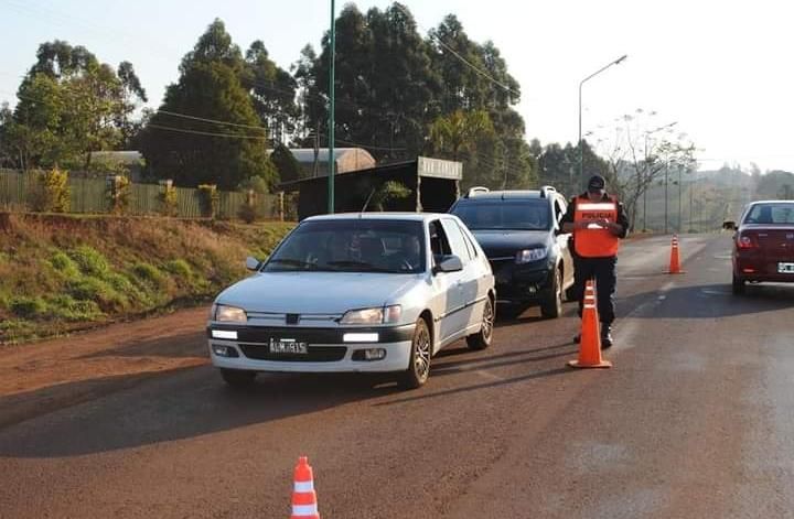 CORRIENTES – Denuncian a policías por cobrar peaje a quienes quieren ingresar a Misiones por ruta alternativa