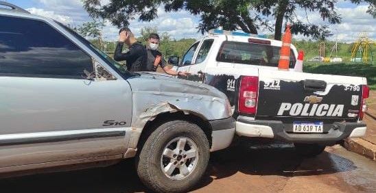 MISIONES – Posadas: Auto robado en San Vicente y camioneta en Garupá, terminaron chocando con la Policía