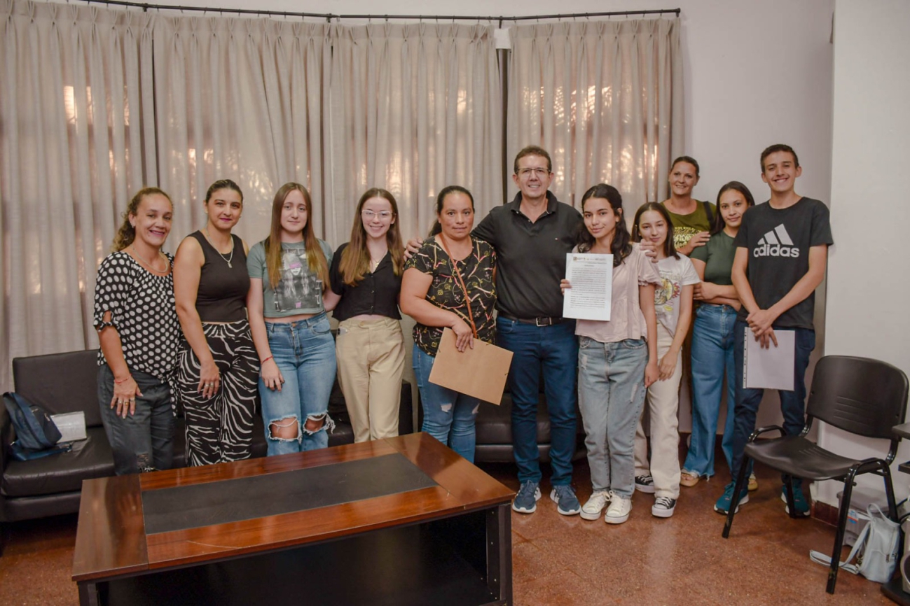 Misiones: Para impulsar la formación académica de jóvenes sanvicentinos, el Intendente Rodríguez destinó una importante partida anual en Becas Universitarias