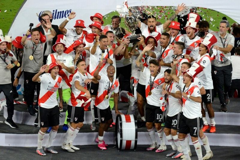 FÚTBOL – Supercopa Argentina: River goleó a Racing y se quedó con el título