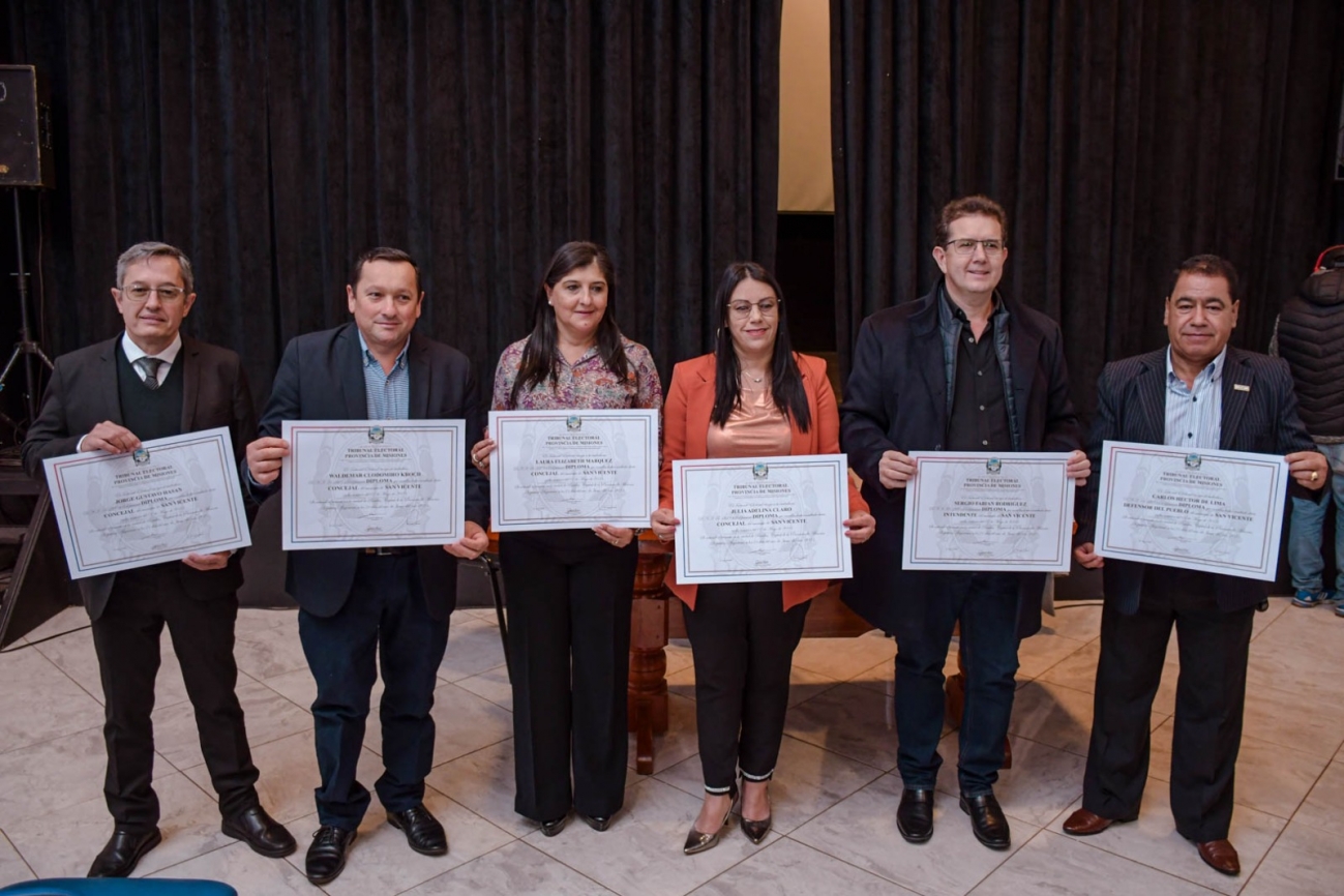 San Vicente: Intendente, Defensor del Pueblo y Concejales, electos, recibieron sus diplomas de proclamación
