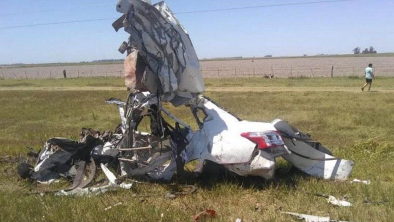 CÓRDOBA - Cuatro personas murieron al chocar un auto contra un camión