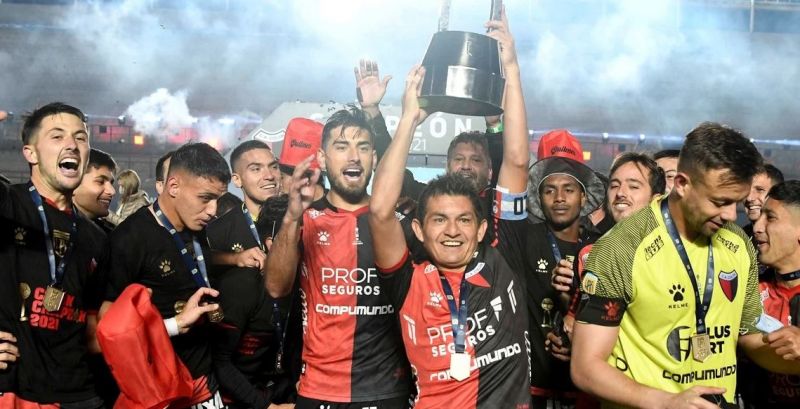 FÚTBOL – Colón goleó a Racing y consiguió su primer título en Primera División