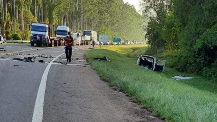 MISIONES – El Alcázar: En violento choque frontal murieron 3 personas y otras 3 resultaron heridas
