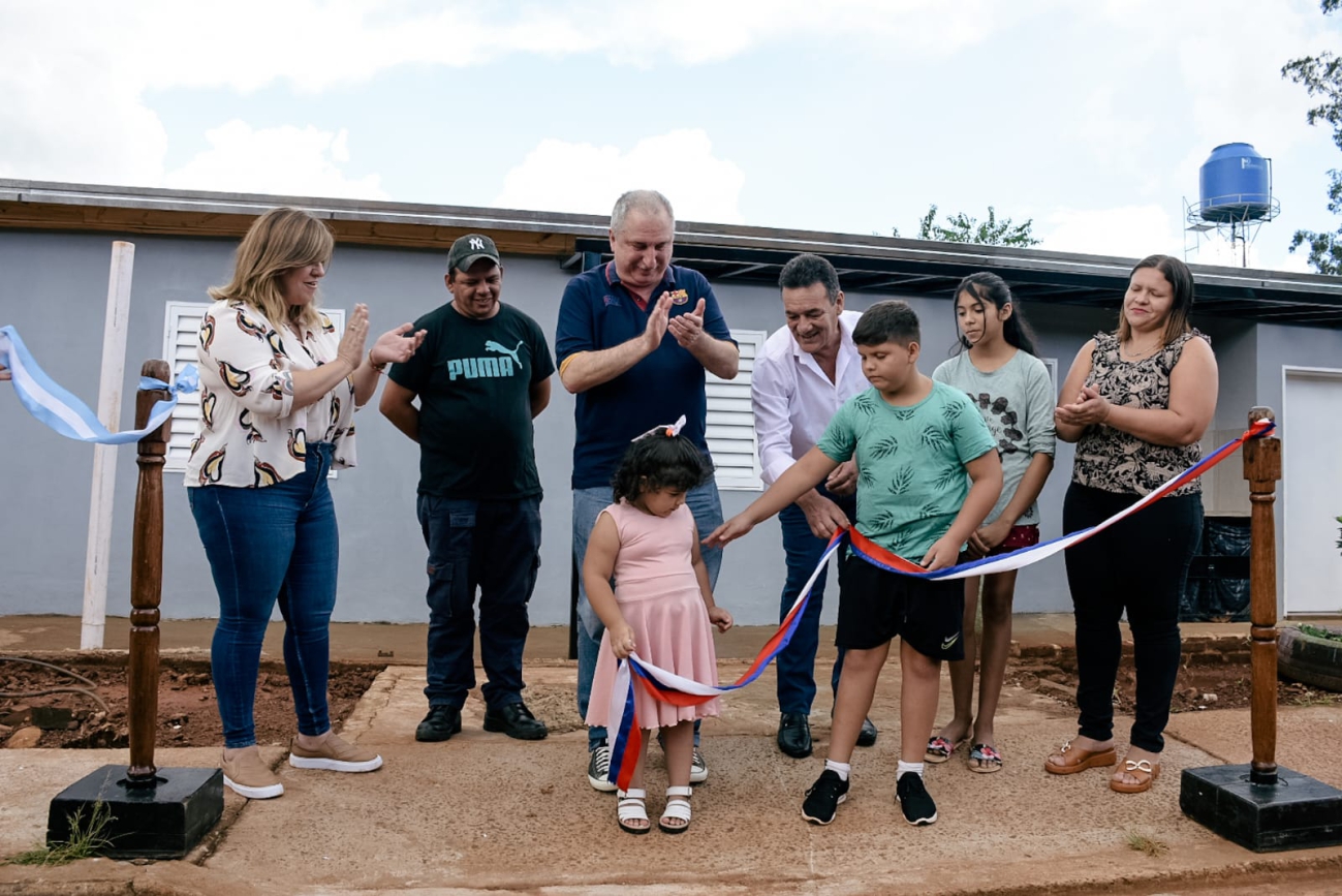 Misiones: El gobernador Passalacqua encabezó la entrega de viviendas y relevó obras de infraestructura en San Pedro