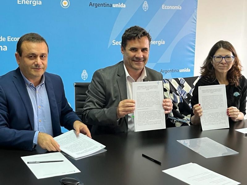 Herrera Ahuad firmó en Buenos Aires convenio para la remodelación de la E.T. de Iguazú