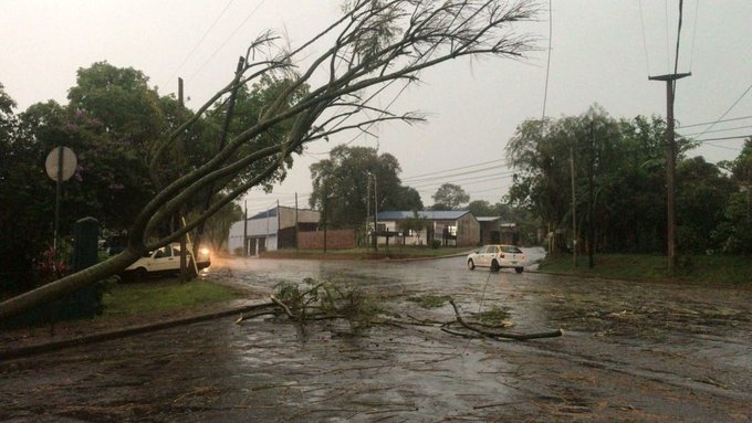 Misiones: Temporal causó daños en varias localidades con cortes de energía