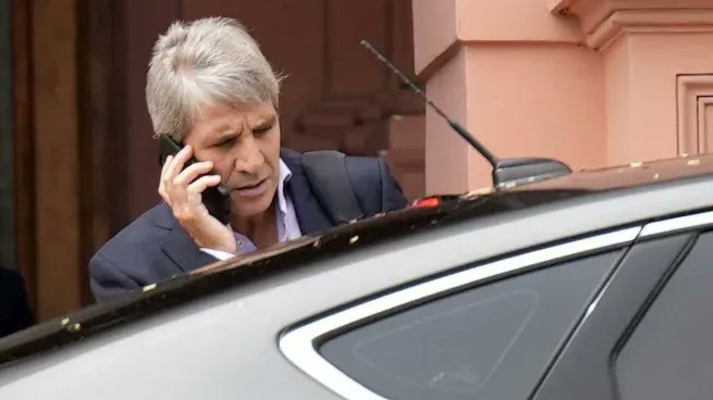 Luis Caputo contra todos y todas: Arde la interna en el gabinete nacional