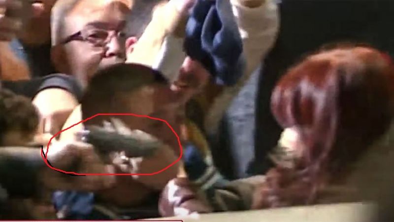 Apuntaron con un arma de fuego en la cara a Cristina Fernández de Kirchner