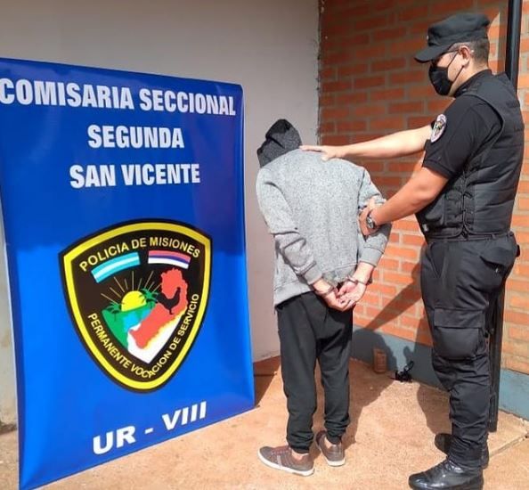 MISIONES - San Vicente: Atacó a golpes a policías, intentó "coimearlos" y terminó detenido
