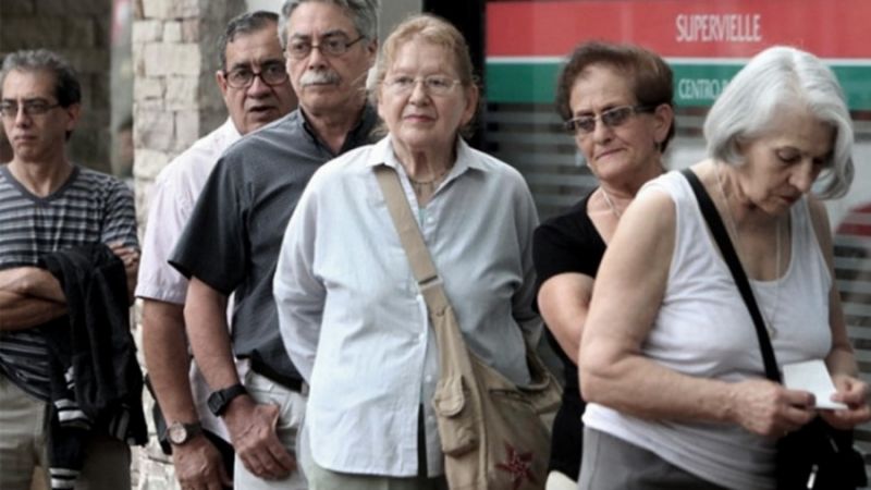 Anuncio de Massa: "La jubilación mínima pasará de $37.525 a $50.353"