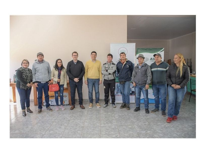 Comunales sanvicentinas: Entregaron máquinas y herramientas a emprendedores locales