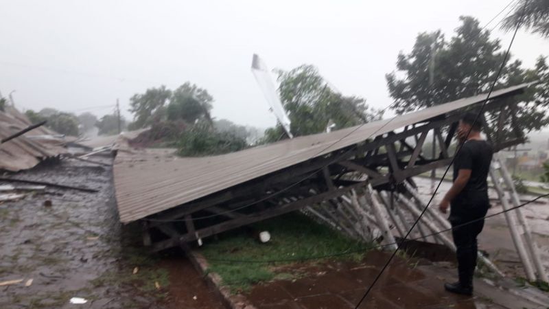 La tormenta abatida en la siesta de este jueves provocó graves consecuencias en varias localidades de Misiones - VIDEOS