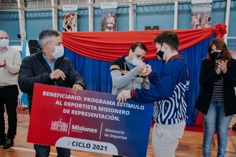 Entregaron becas a atletas misioneros en el CePARD y serán con 50% de aumento