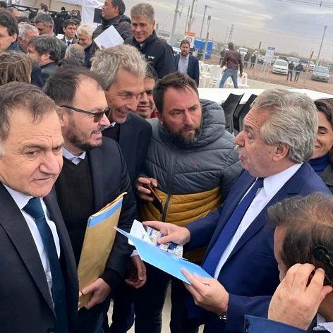 Herrera Ahuad y diputados de Misiones entregaron al Presidente Fernández el proyecto de ley para que llegue el gasoducto