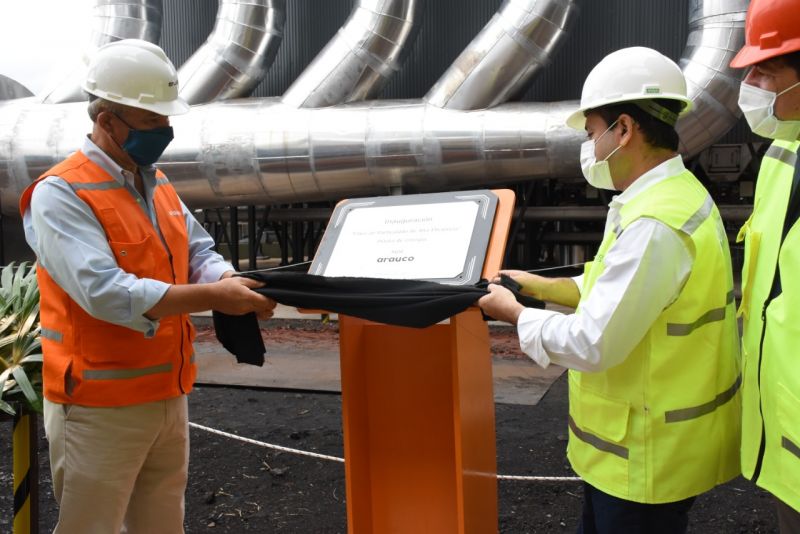 Herrera Ahuad inauguró la nueva caldera en la Planta de Arauco y entregó subsidios a emprendedores y productores