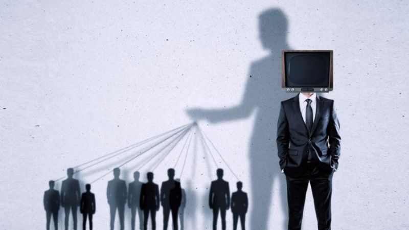 OPINIÓN – “Hipercomunicación y manipulación social”