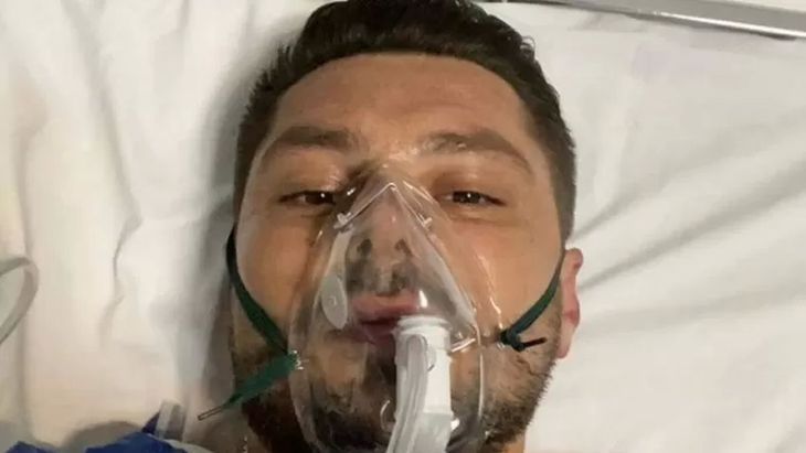RUMANIA - Lo lanzaron al aire en su boda, nadie lo agarró y ahora no puede caminar - VIDEO