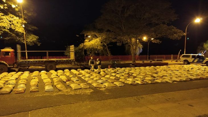 MISIONES – El Soberbio: Contrabandistas de soja fueron detenidos en la frontera