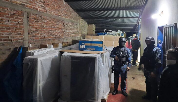 MISIONES – Posadas: Cuatro detenidos por el robo de una veintena de AA a una iglesia