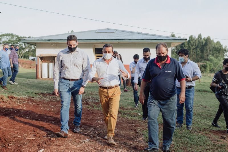 San Pedro: Herrera Ahuad visitó la EFA donde se instaló un sistema de riego ecosustentable – Entrega de títulos en Pozo Azul