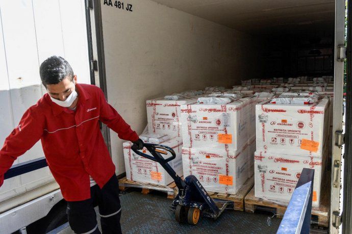 Distribuyen más de 800 mil dosis de vacunas sistema COVAX arribadas este domingo y llegan más Sputnik V