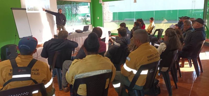 Técnicos del INYM se capacitan en prevención y combate contra incendios