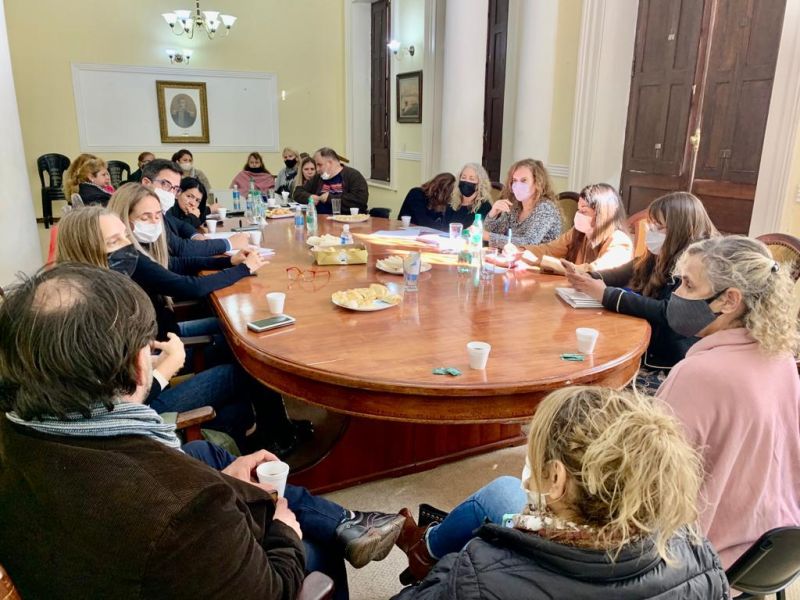 Misiones - Consorcio textil: Representantes de cooperativas se reunieron con el Vicegobernador Arce y autoridades