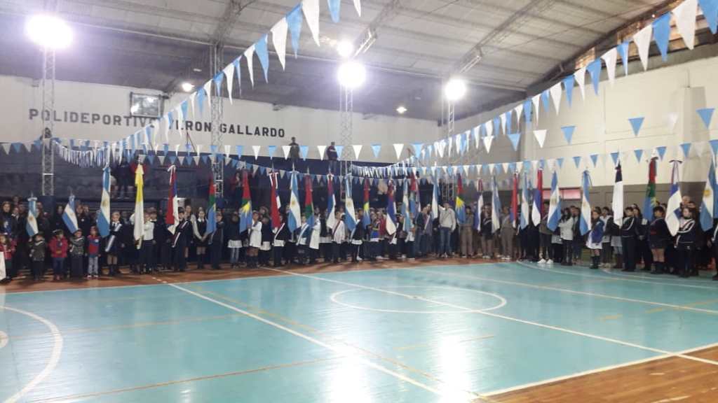 Acto por el 25 de Mayo en San Vicente: El intendente Rodríguez dijo “yo estoy del lado del gobernador” y abogó por la paz y el diálogo