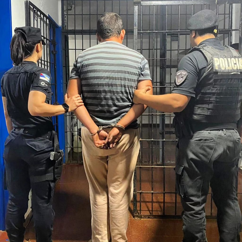 Misiones - San Vicente: Un hombre obligó a sentarse sobre un ladrillo caliente a su hijastro de 5 años provocándole quemaduras. Quedó detenido
