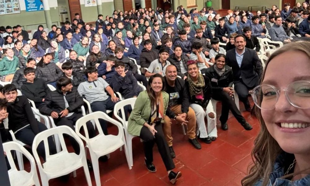 Misiones - Charlas/talleres en San Vicente: “Prevención en ciberdelitos” con Aryhatne Bahr y, “Enfoque en el voto joven” a cargo de Misión ODS