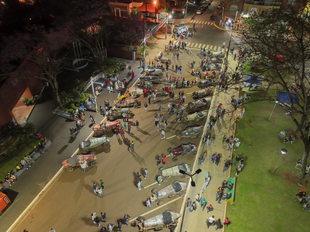 Misiones: San Vicente y una tarde única con feria y los autos antiguos del Gran Premio YPF de Baquet