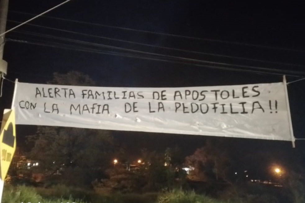 «Alerta con la mafia de la pedofilia»: Apóstoles amaneció con carteles en repudio al prófugo Germán Kiczka