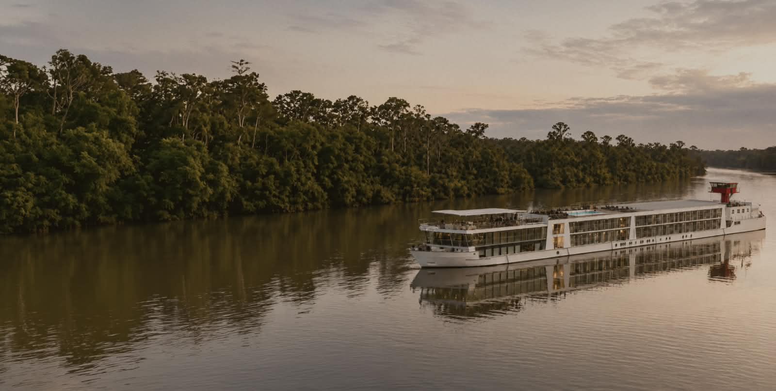 Misiones: Passalacqua recibió a representantes de “Ánima River Cruises”, propuesta de cruceros turísticos por el Paraná