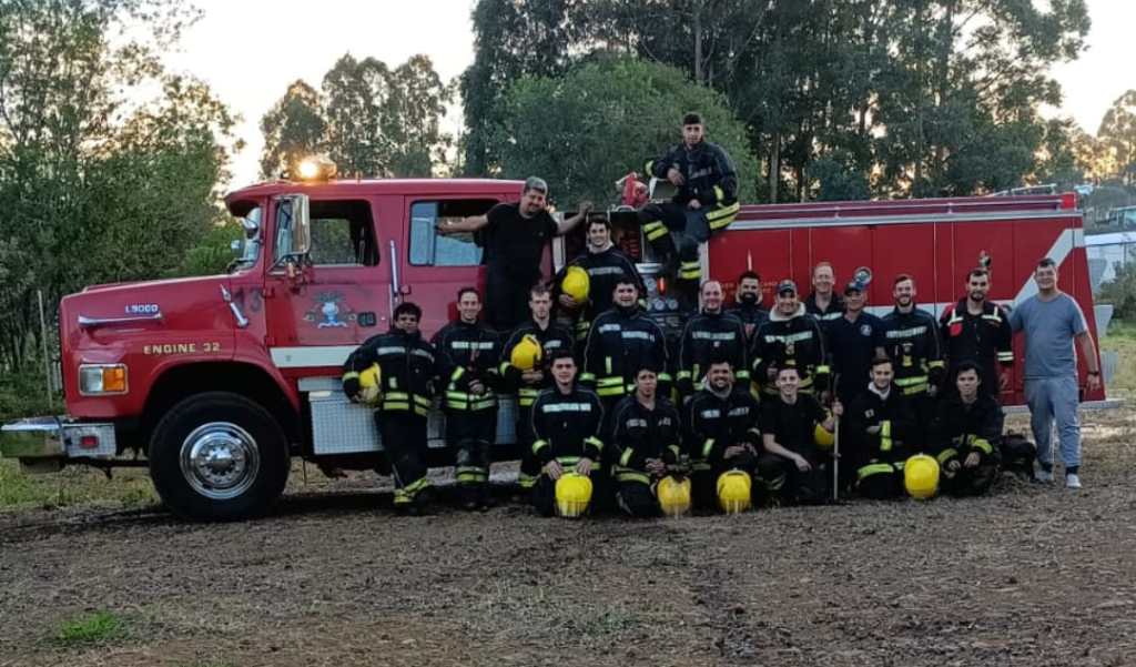 Misiones: 41º Aniversario de la Asociación Bomberos Voluntarios de San Vicente - Expo de móviles y herramientas