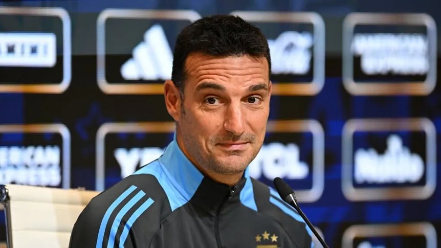 FÚTBOL -Scaloni rompió el silencio: reunión con Messi, el caso Almada y la lista para el Mundial