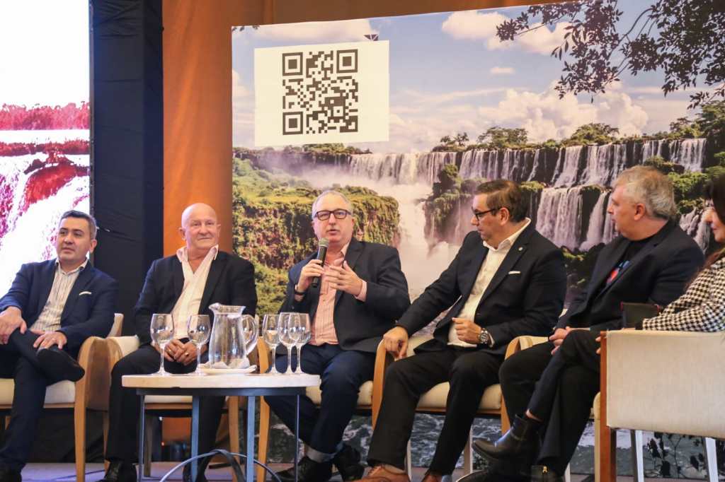 Passalacqua resaltó el interés de Misiones en reforzar conexiones aéreas internacionales