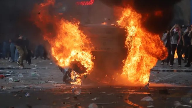 Caos frente al Congreso: La policía reprimió a manifestantes; hay heridos y detenidos