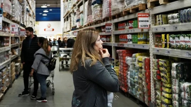 La inflación perforó el 3%: en octubre se desaceleró al 2,7% y en 2024 acumula 107%