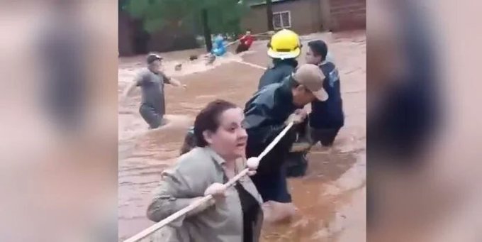 Clima en Misiones: El alerta naranja derivó en fuertes tormentas con rutas cortadas, desbordes de arroyos, árboles caídos, cortes de energía y personas evacuadas