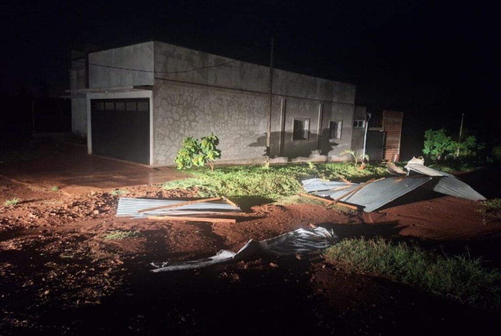 Misiones: Tormenta con fuertes ráfagas de viento azotó la zona de Alem
